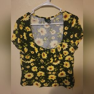 Rue21 plus size sunflower black shirt
